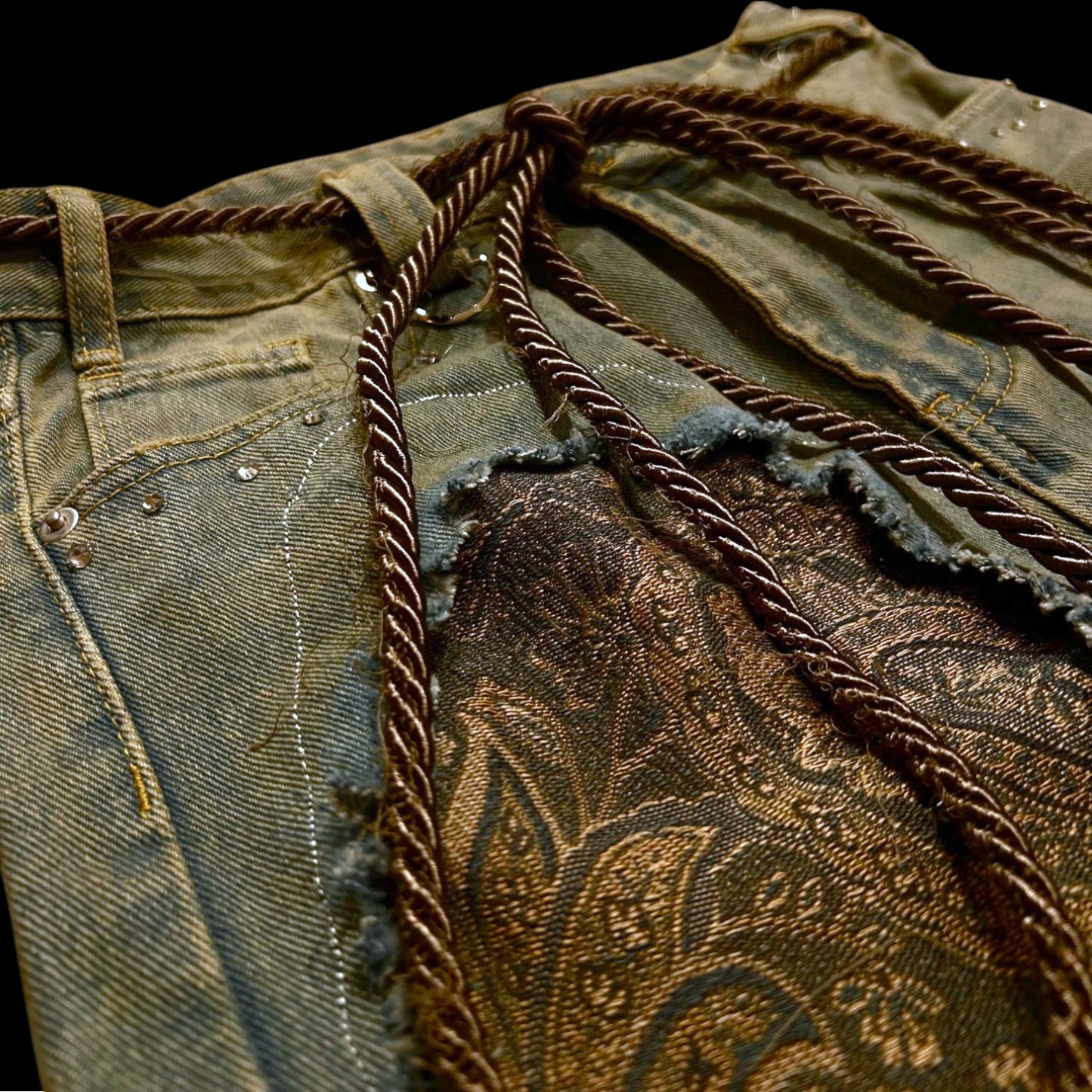 Roped Vintage Rips Jeans